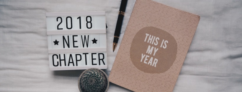 2018 goals flatlay with lightbox and diary